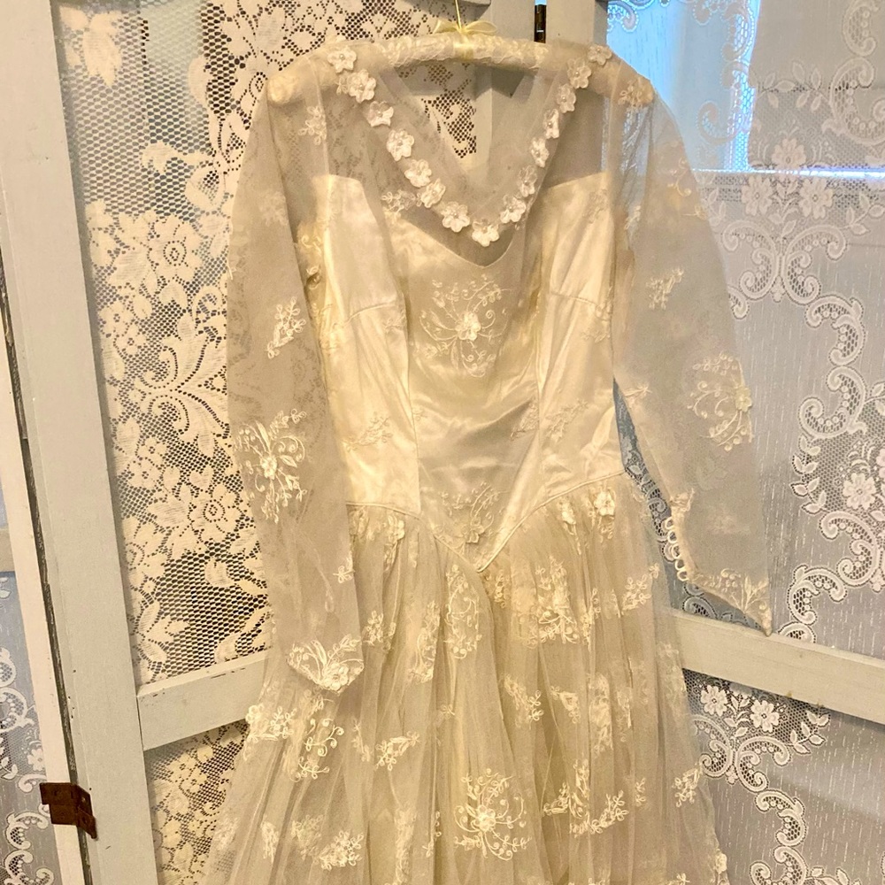 Vintage Off-White Wedding Dress